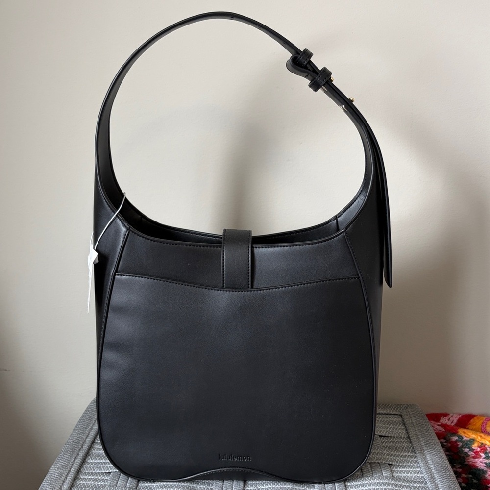 Lululemon Leather Alternative Shoulder Bag Black Gold 8L Dust Bag Pockets NEW - Picture 6 of 15